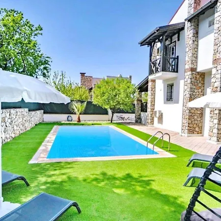 2 Bedroom With Private Pool *